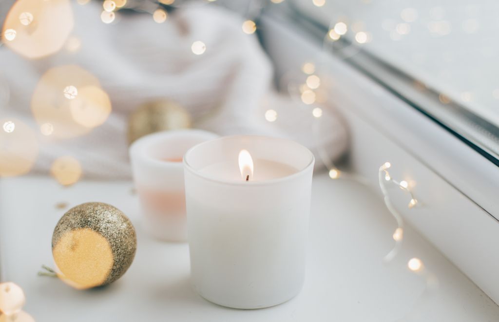 Choosing the Perfect Christmas Candle: A Guide to Scents and Styles
